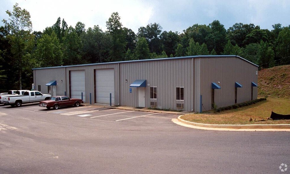 295 Gateway Dr, Canton, GA à louer - Photo principale – Image 1 sur 3