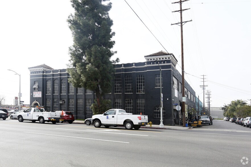 5811 Broadway, Los Angeles, CA à vendre - Photo de l’immeuble – Image 3 sur 15