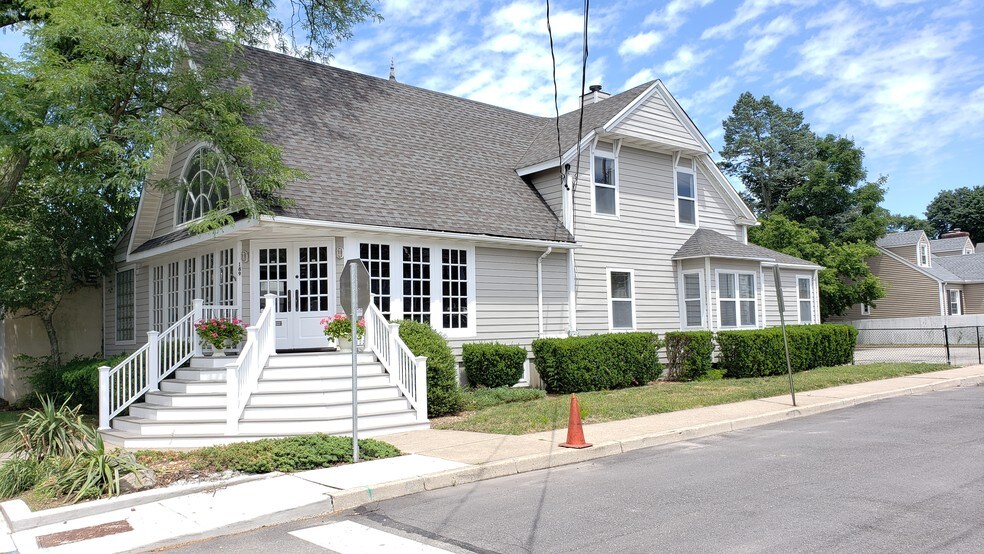 189 South St, Oyster Bay, NY à louer - Photo principale – Image 1 sur 12
