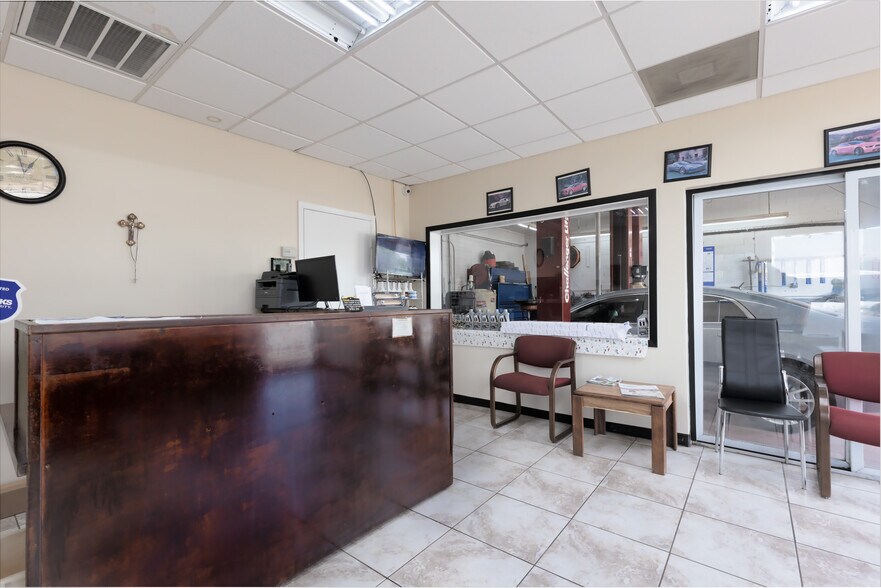 1002 Edgebrook Dr, Houston, TX à vendre - Photo intérieure – Image 3 sur 10