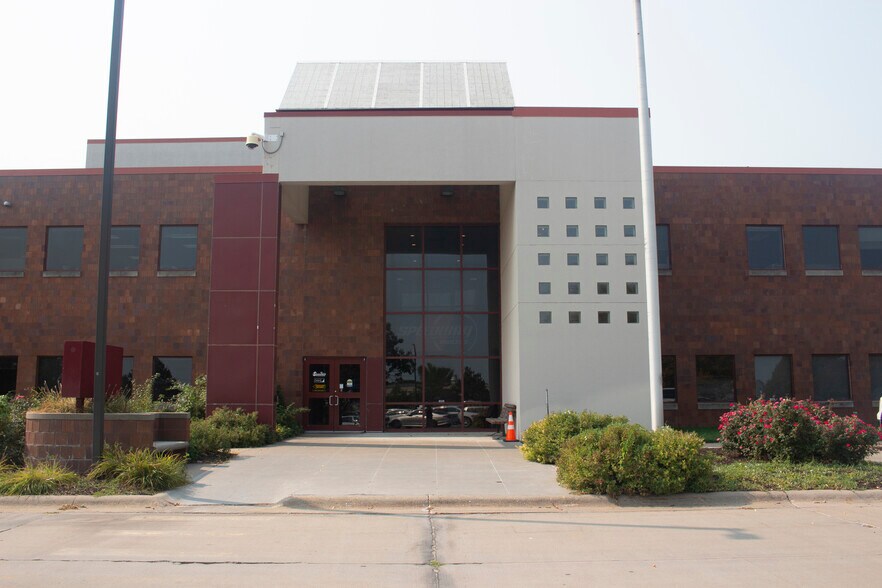 340 Victory Ln, Lincoln, NE à louer - Photo principale – Image 1 sur 3