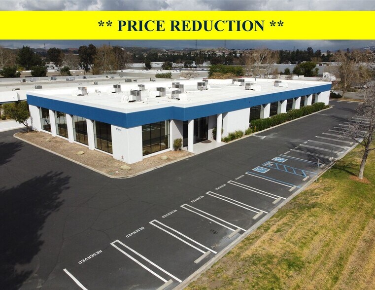 27704 Avenue Scott, Valencia, CA à louer - Photo de l’immeuble – Image 1 sur 24