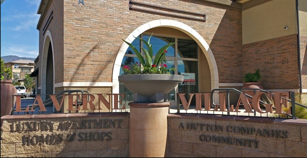 2855 Foothill Blvd, La Verne, CA à louer - Photo de l’immeuble – Image 2 sur 2