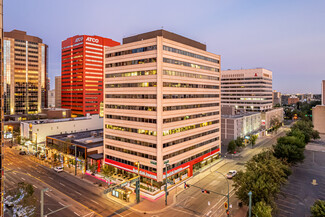 Plus de détails pour 10055 106th St NW, Edmonton, AB - Bureau à louer