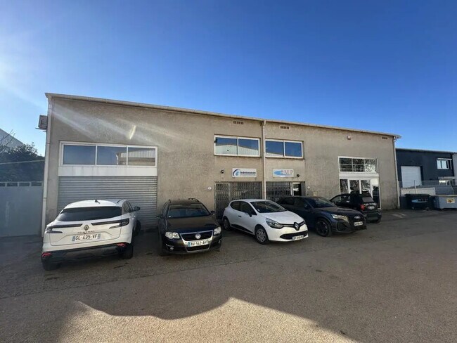 Plus de détails pour Local d’activités à vendre