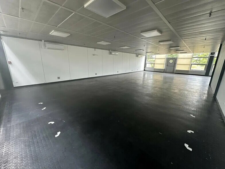 Bureau dans Reims à louer - Photo de l’immeuble – Image 2 sur 12