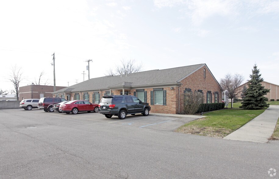 3190 Rochester Rd, Troy, MI à louer - Photo de l’immeuble – Image 2 sur 2