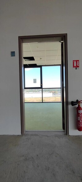 6 Avenue De Shenzhen, Chasseneuil-du-Poitou à louer - Photo intérieure – Image 3 sur 13