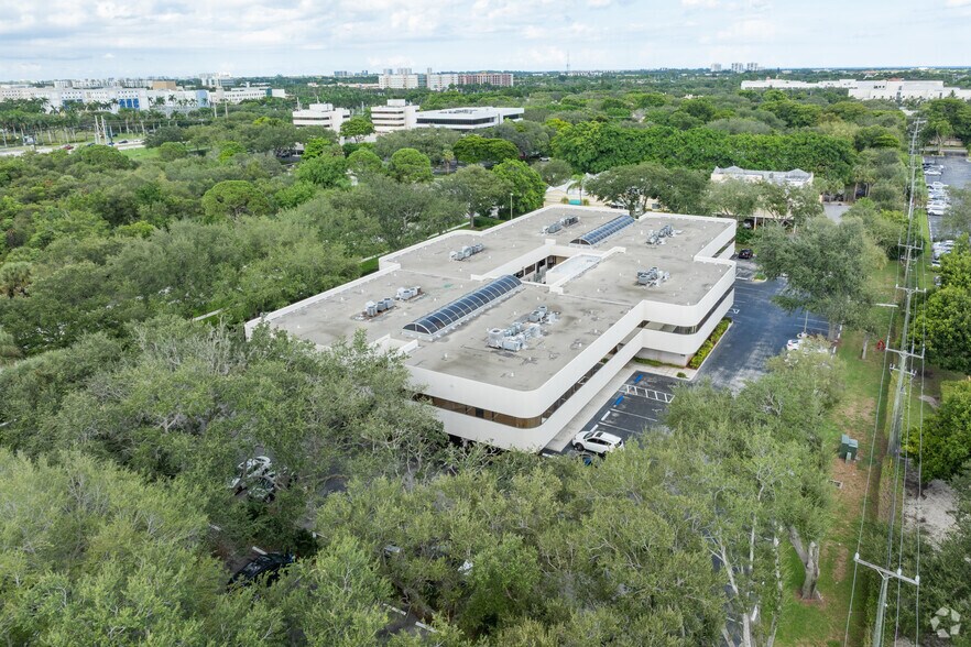 1050 NW 15th St, Boca Raton, FL à vendre - Photo de l’immeuble – Image 3 sur 7