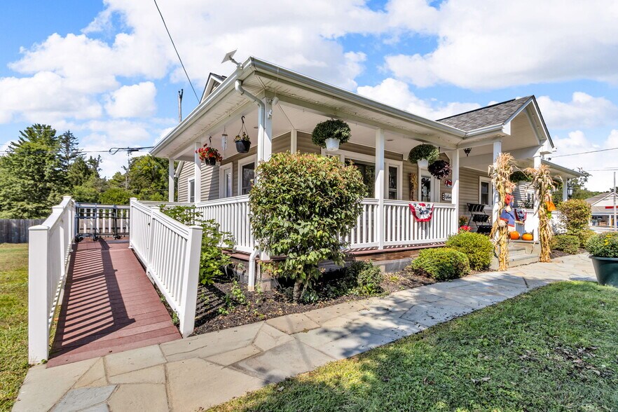 1103 Route 82, East Fishkill, NY à vendre - Photo de l’immeuble – Image 3 sur 28