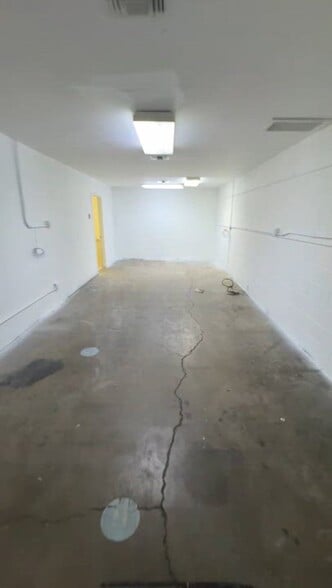 16154-16160 Wyandotte St, Van Nuys, CA à louer - Vidéo sur l’annonce professionnelle – Image 2 sur 8