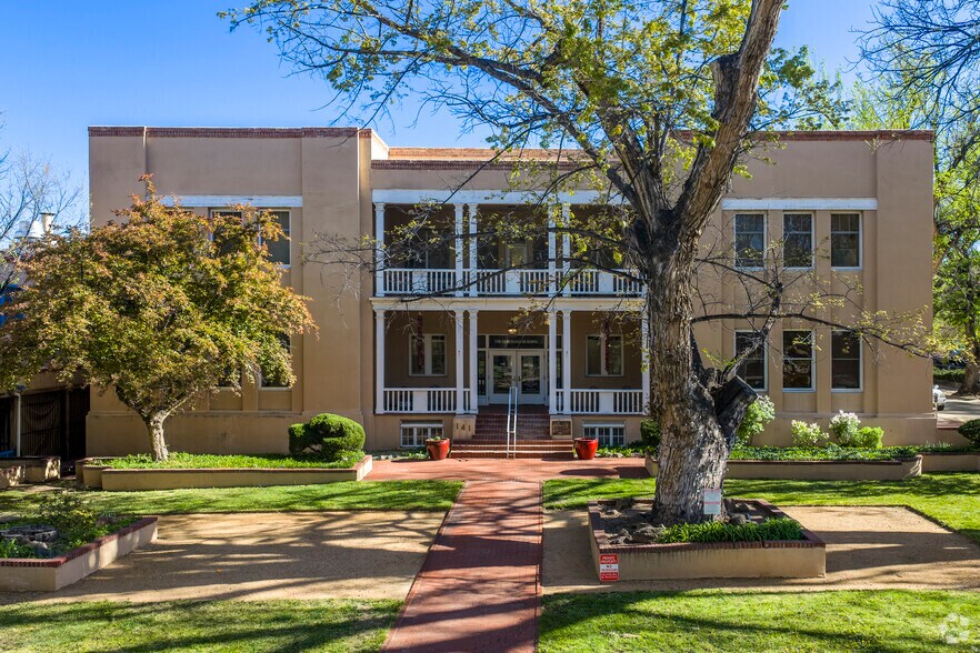 141 E Palace Ave, Santa Fe, NM à louer - Photo de l’immeuble – Image 2 sur 19