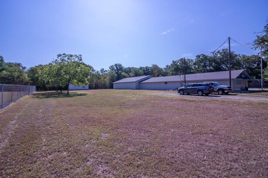 402 Legendary Ln, Gun Barrel City, TX à vendre - Photo de l’immeuble – Image 3 sur 12