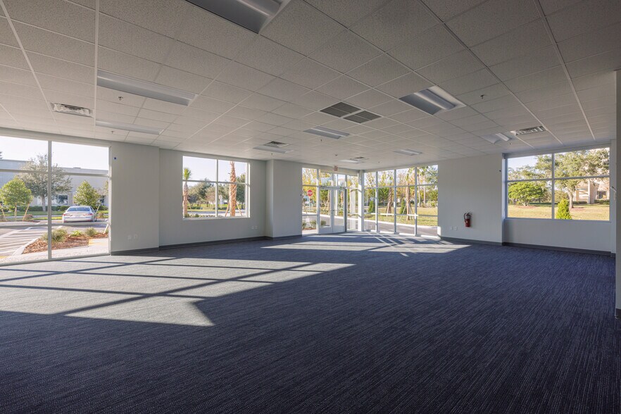 4210 S Pipkin Rd, Lakeland, FL à louer - Photo de l’immeuble – Image 3 sur 11