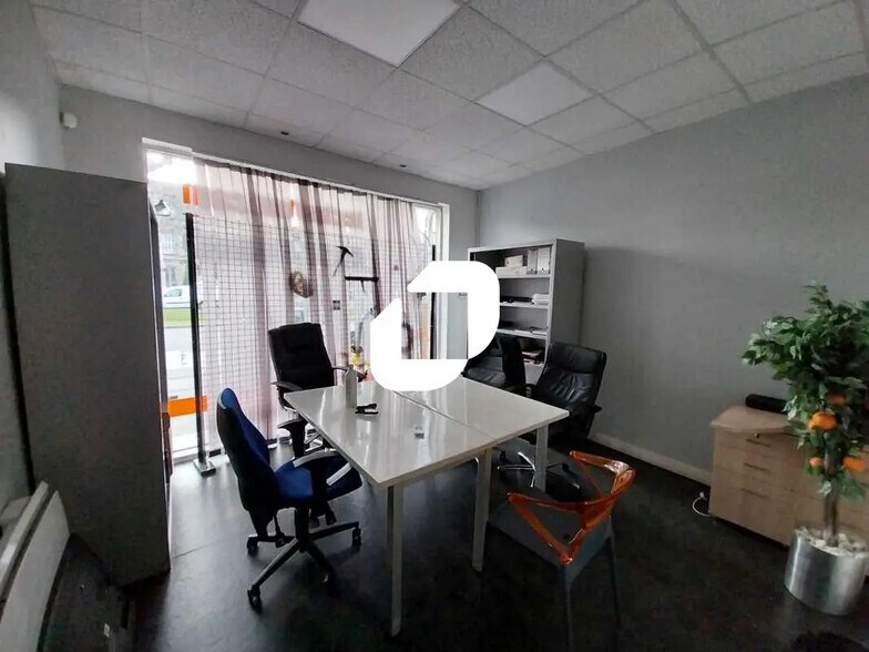 Local d’activités dans Bordeaux à louer - Photo de l’immeuble – Image 2 sur 16