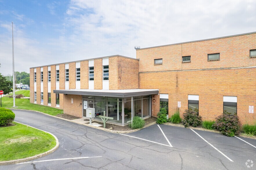 31 Oak Ave, Chalfont, PA à louer - Photo de l’immeuble – Image 1 sur 6