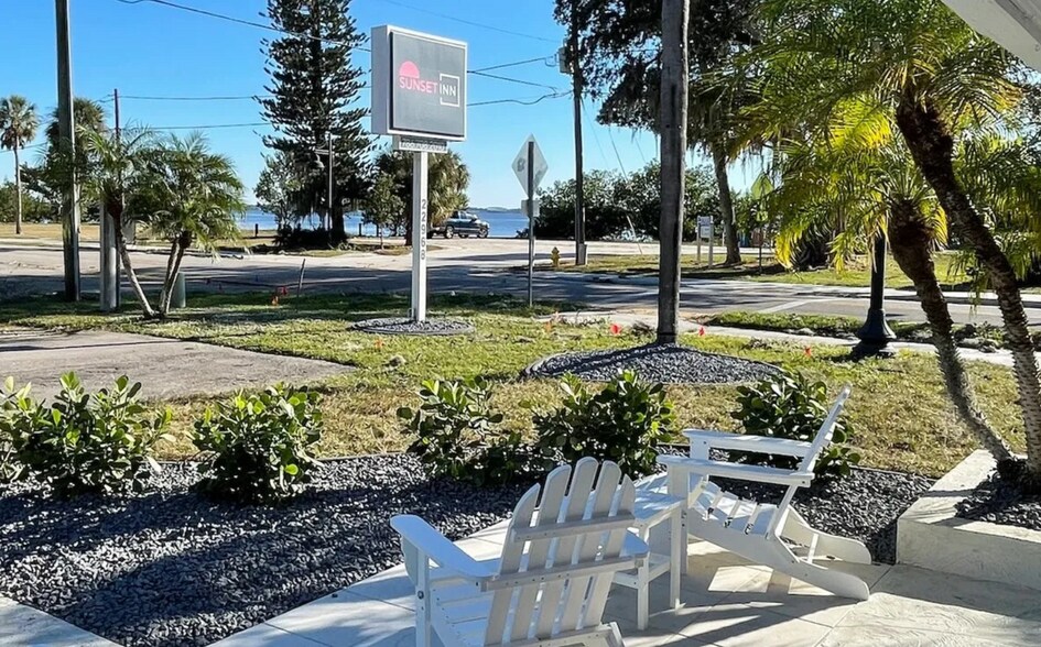 22968 Bayshore Rd, Port Charlotte, FL à vendre - Photo de l’immeuble – Image 3 sur 17