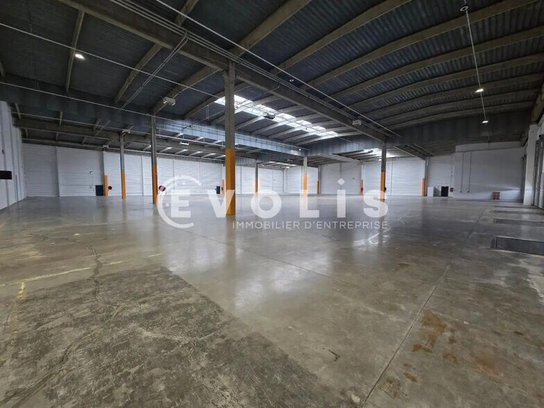 27 Rue Des Cerisiers, Lisses à louer - Photo de l’immeuble – Image 2 sur 16