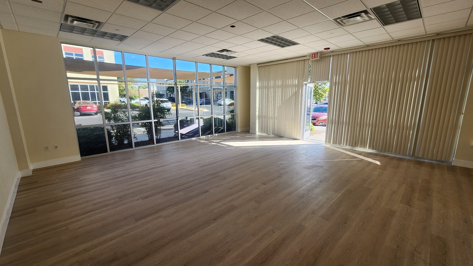 6765 Eastern Ave, Las Vegas, NV 89119 - Lot 7 -  - Photo intérieure - Image 1 of 6