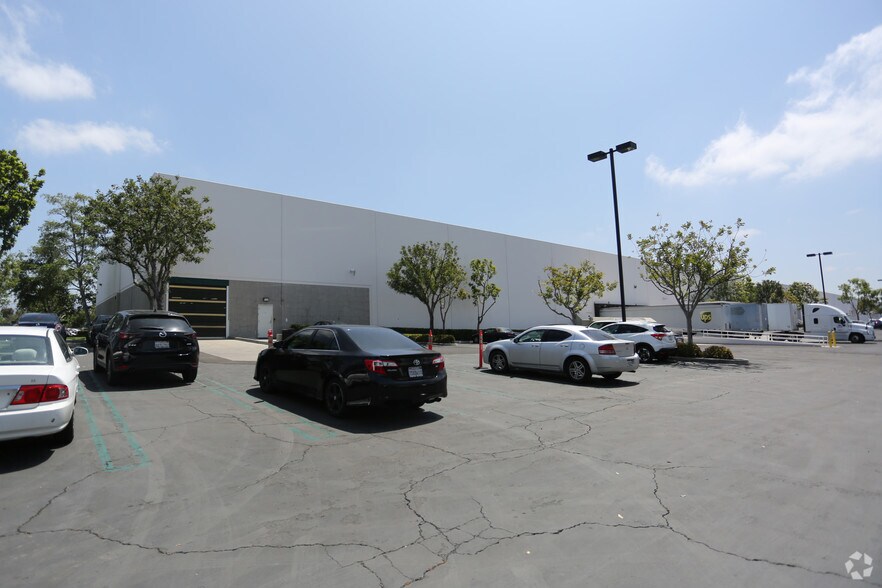 9500 Jeronimo Rd, Irvine, CA à louer - Photo de l’immeuble – Image 3 sur 5