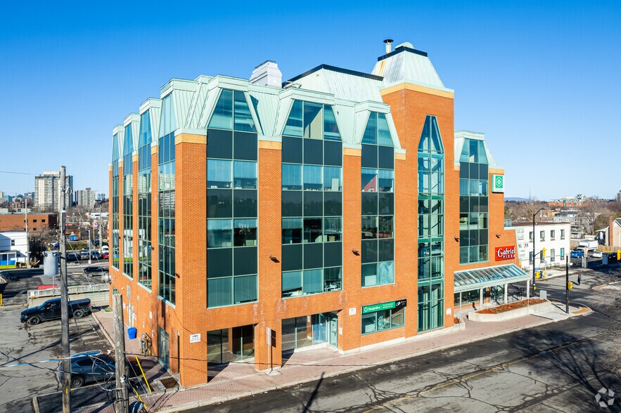 214 Montreal Rd, Ottawa, ON à louer - Photo de l’immeuble – Image 3 sur 11