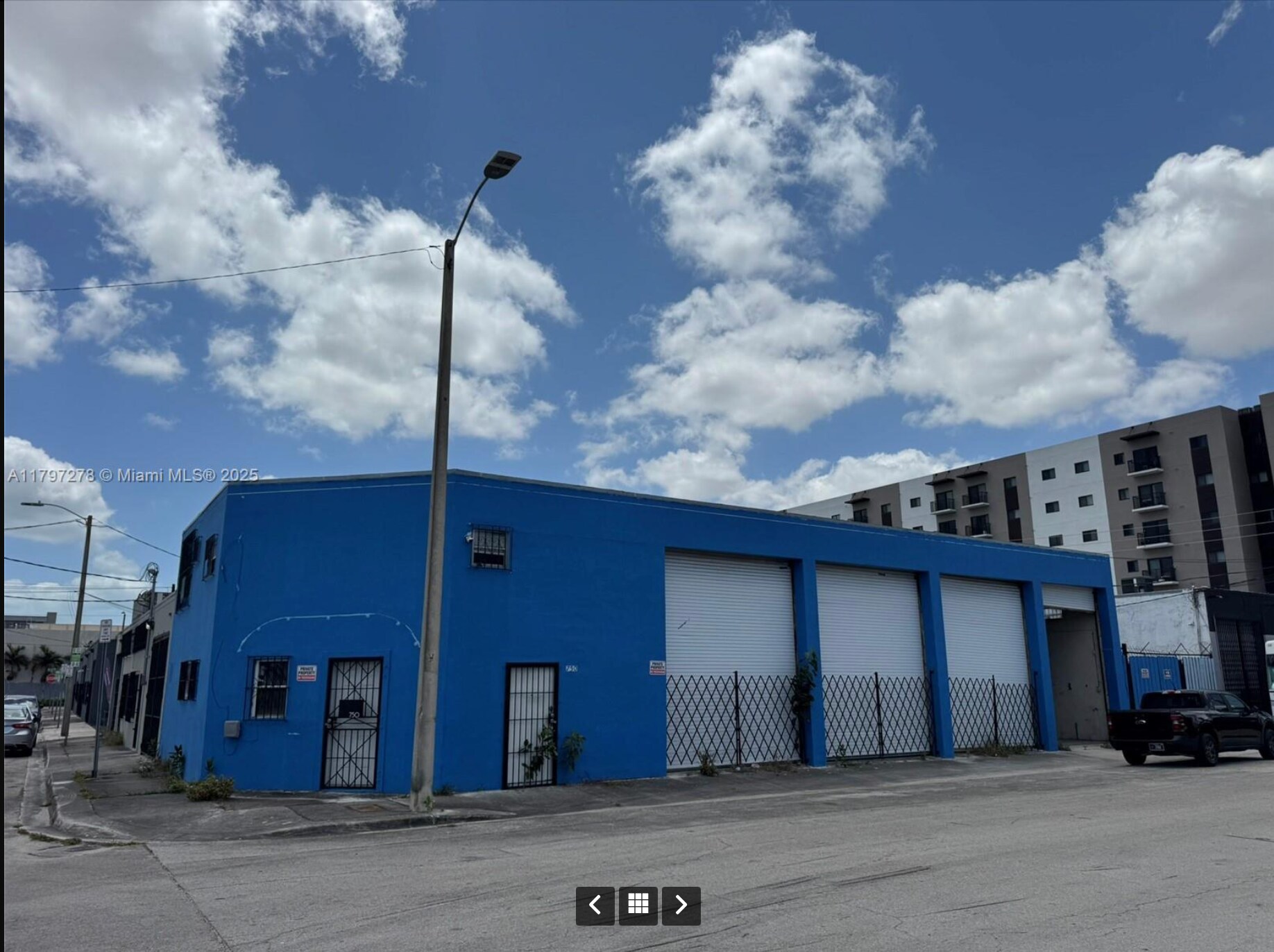 748 NW 24th St, Miami, FL à vendre Photo de l’immeuble– Image 1 sur 12