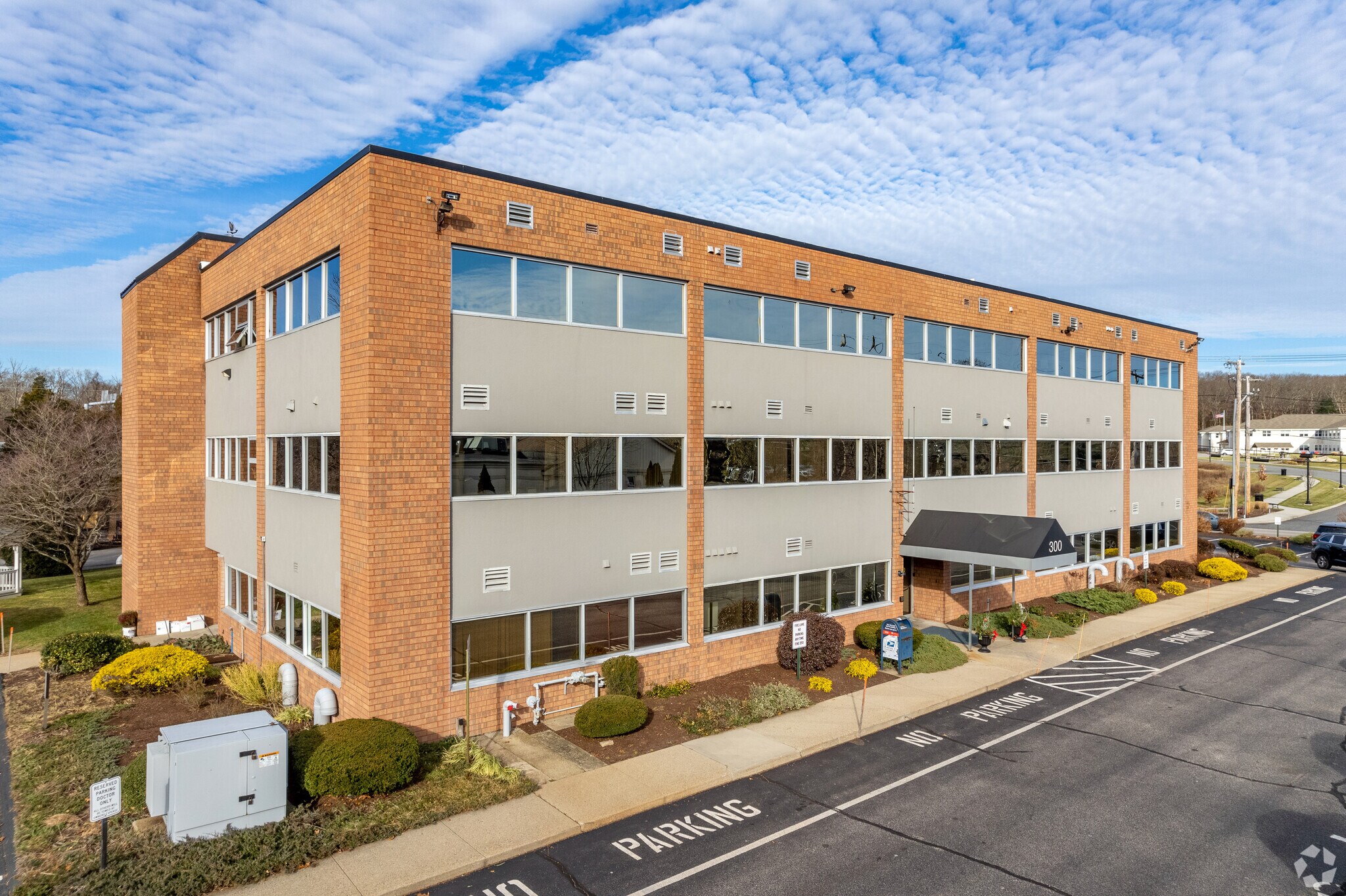 300 Toll Gate Rd, Warwick, RI à louer Photo principale– Image 1 sur 27