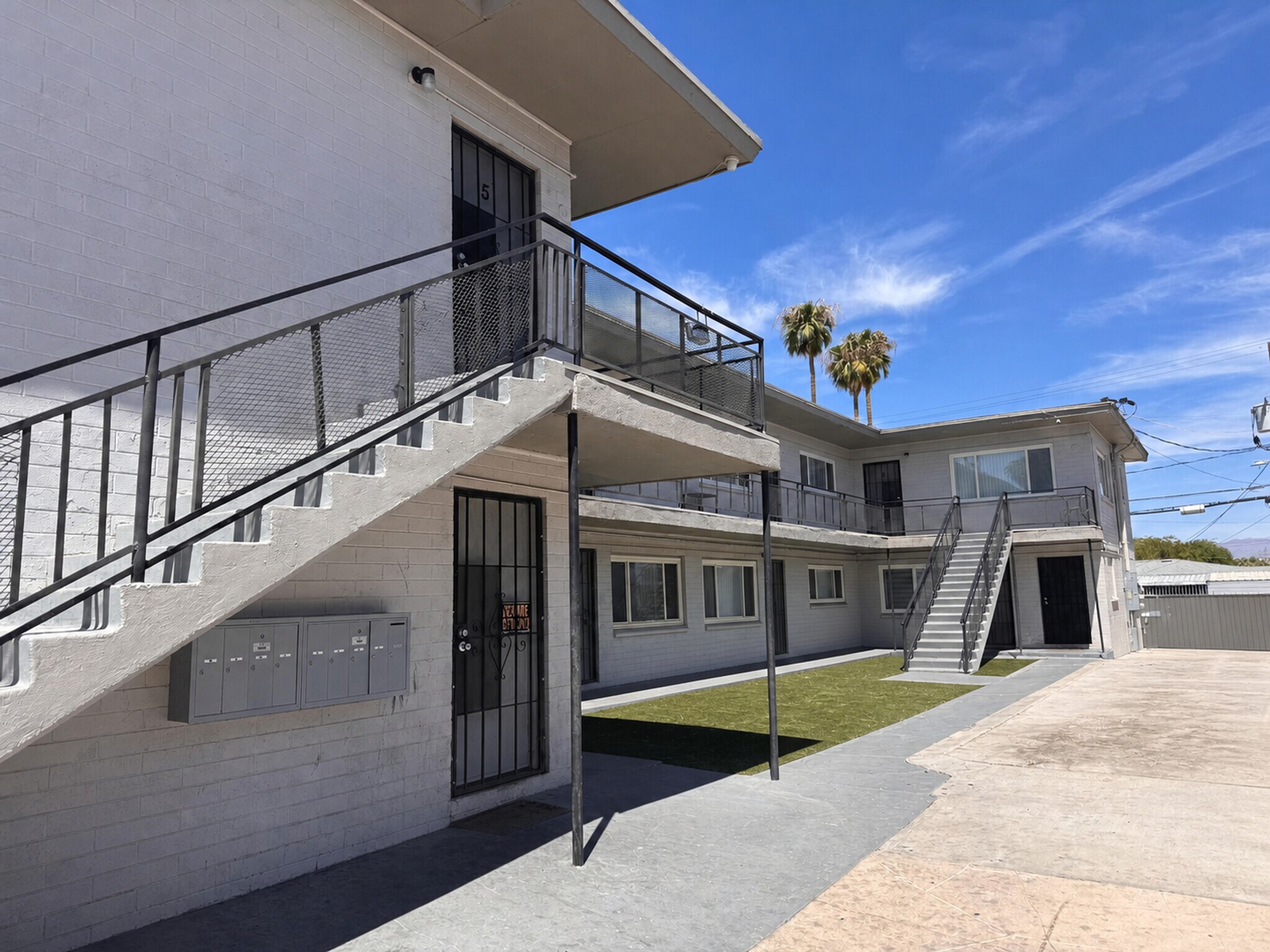 2213 Sunrise Ave, Las Vegas, NV à vendre Photo de l’immeuble– Image 1 sur 19