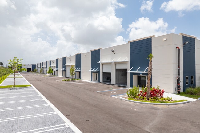 Plus de détails pour 6175 NW 102nd Ave, Doral, FL - Industriel/Logistique à louer