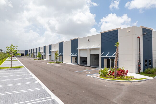 Plus de détails pour 6175 NW 102nd Ave, Doral, FL - Industriel/Logistique à louer