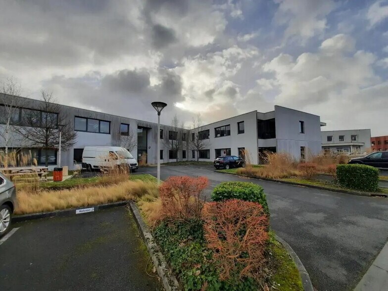 Bureau dans Petit-Couronne à louer - Photo de l’immeuble – Image 1 sur 14