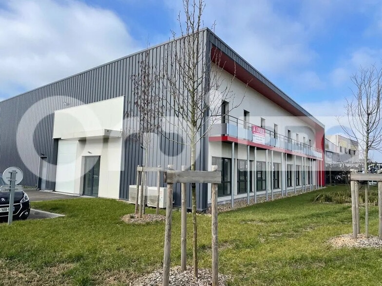 Local commercial dans Genay à louer - Photo de l’immeuble – Image 1 sur 14