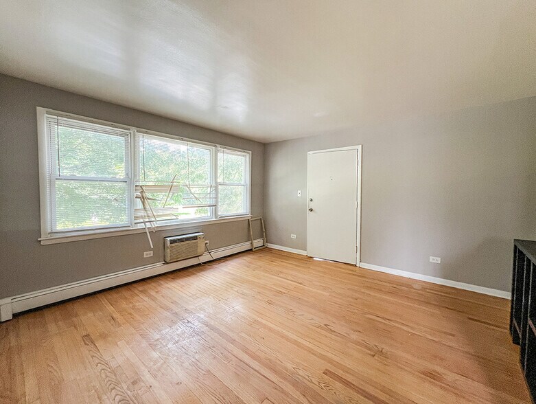 8743-8747 S Beverly Ave, Chicago, IL à vendre - Photo de l’immeuble – Image 3 sur 7