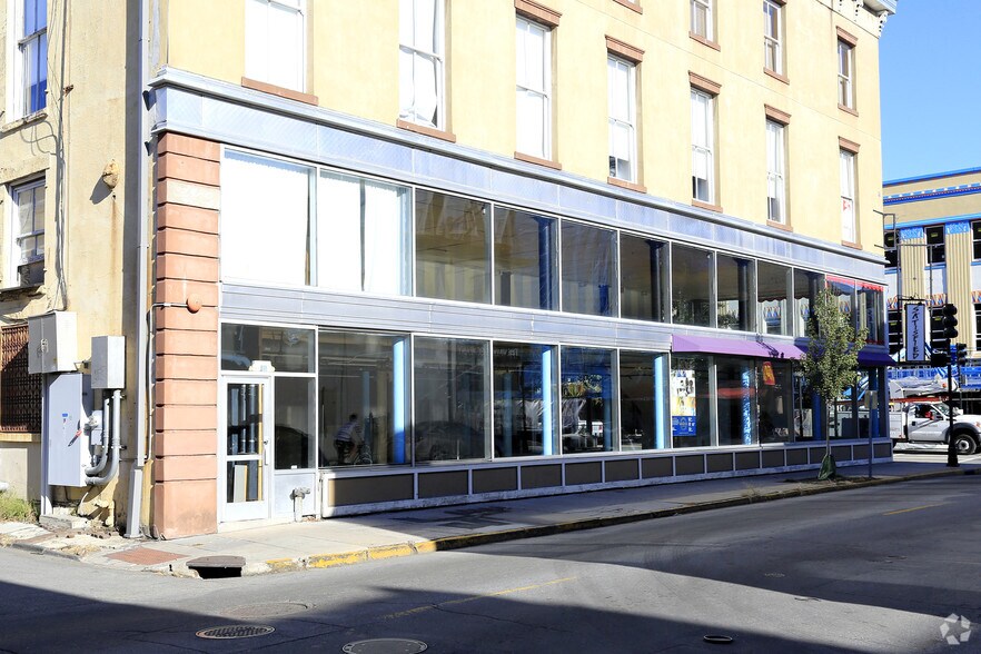 301 W Broughton St, Savannah, GA à louer - Photo de l’immeuble – Image 3 sur 26