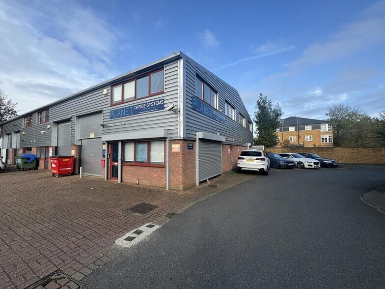 Victoria Rd, Feltham à vendre - Photo de l’immeuble – Image 1 sur 10