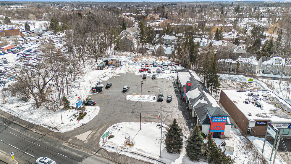 2562 Bank St, Ottawa, ON à vendre - Photo principale – Image 2 sur 33