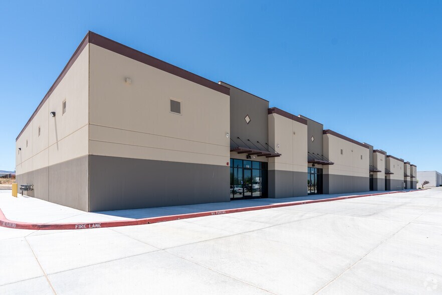 744 Avenue L-6 Avenue L-6, Lancaster, CA à vendre - Photo principale – Image 1 sur 1