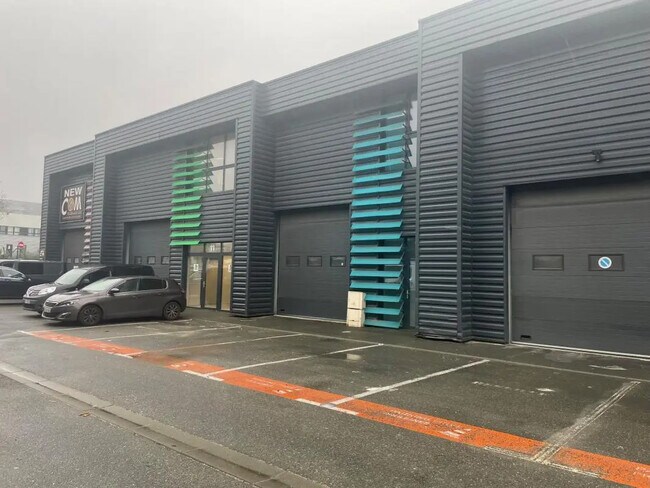 Plus de détails pour Local d’activités à vendre