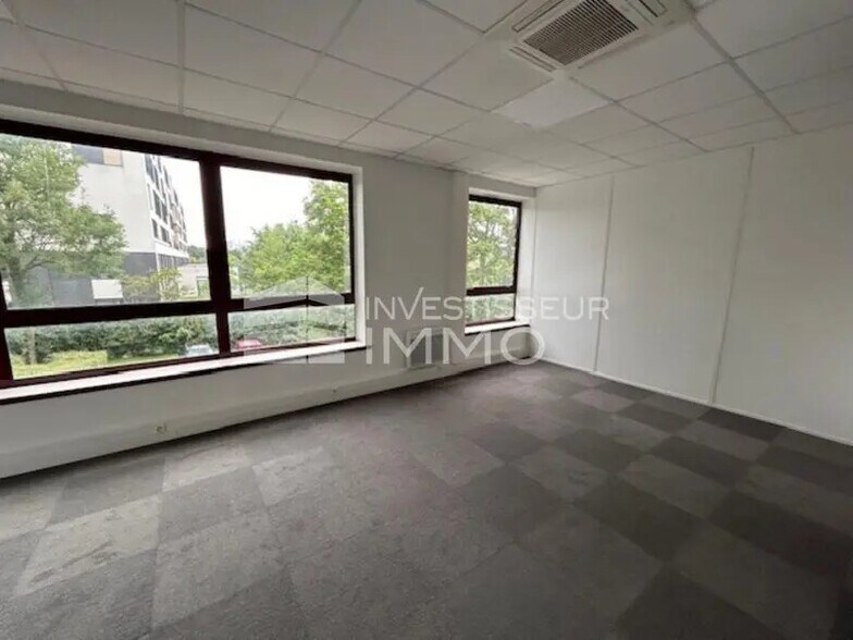 Bureau dans Champs-sur-Marne à louer - Photo intérieure – Image 3 sur 5