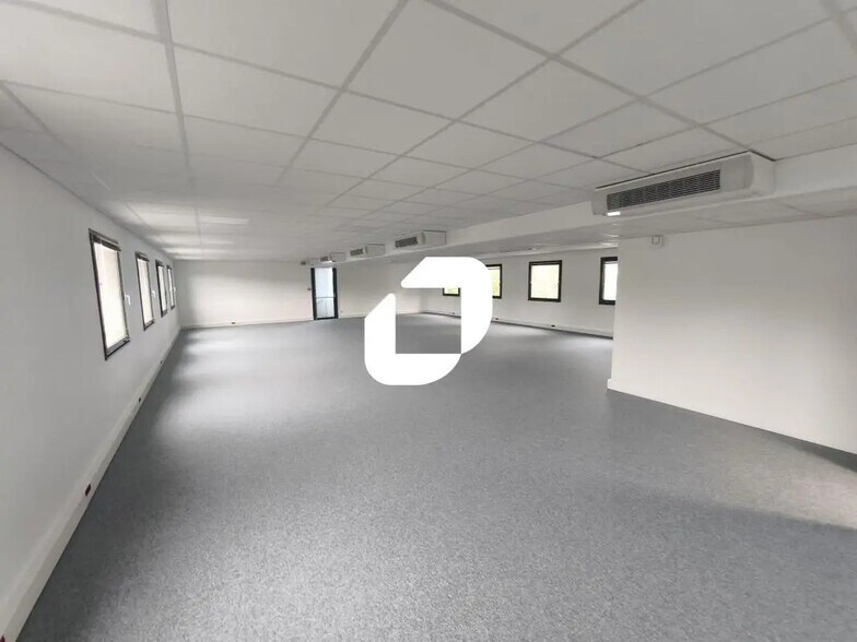 Bureau dans Créteil à louer - Photo de l’immeuble – Image 3 sur 6