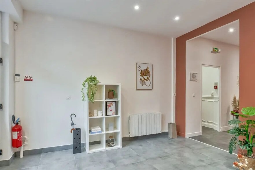 Local commercial dans Issy-les-Moulineaux à louer - Photo de l’immeuble – Image 3 sur 10