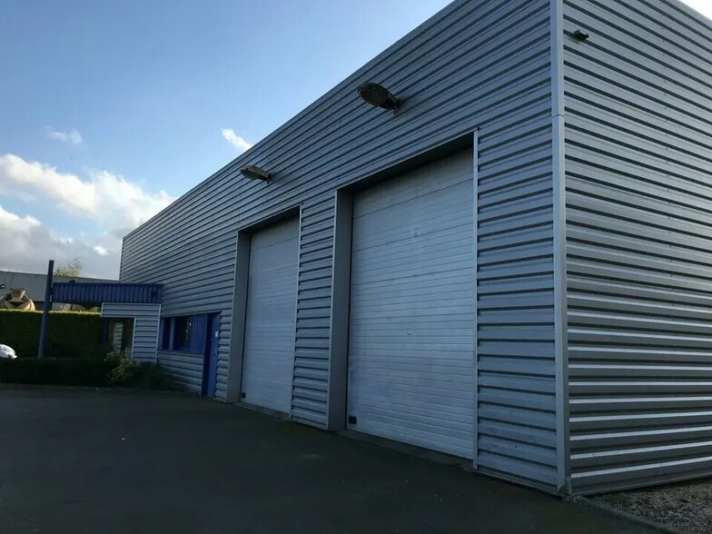 Local d'activités dans Crevin à vendre - Photo de l’immeuble – Image 2 sur 10