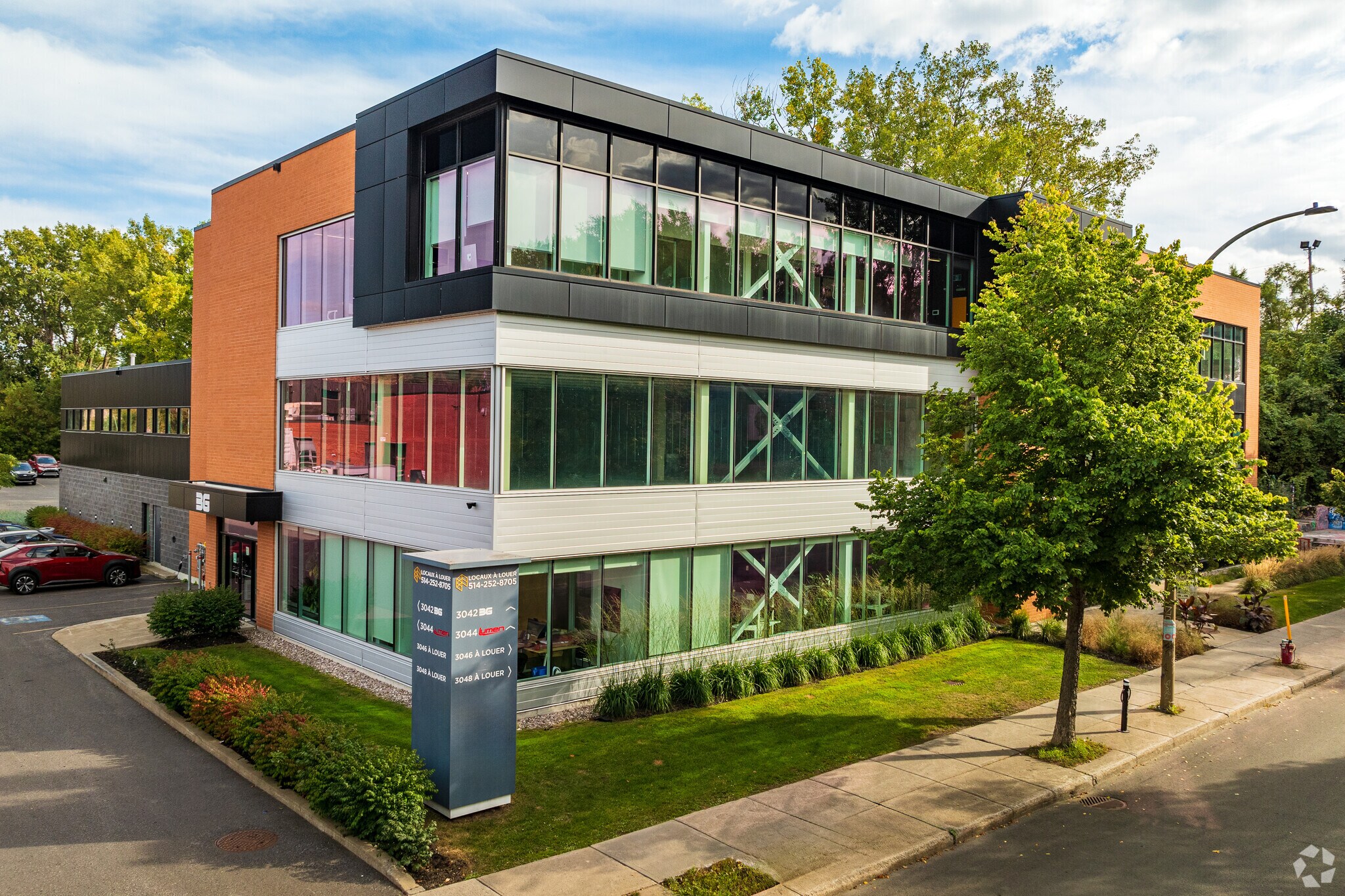 3040-3050 Rue De Rouen, Montréal, QC à louer Photo de l’immeuble– Image 1 sur 21