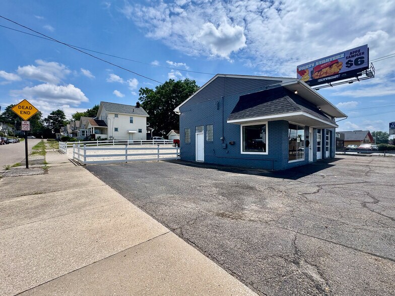 575 Canton Rd, Akron, OH à vendre - Photo de l’immeuble – Image 3 sur 17