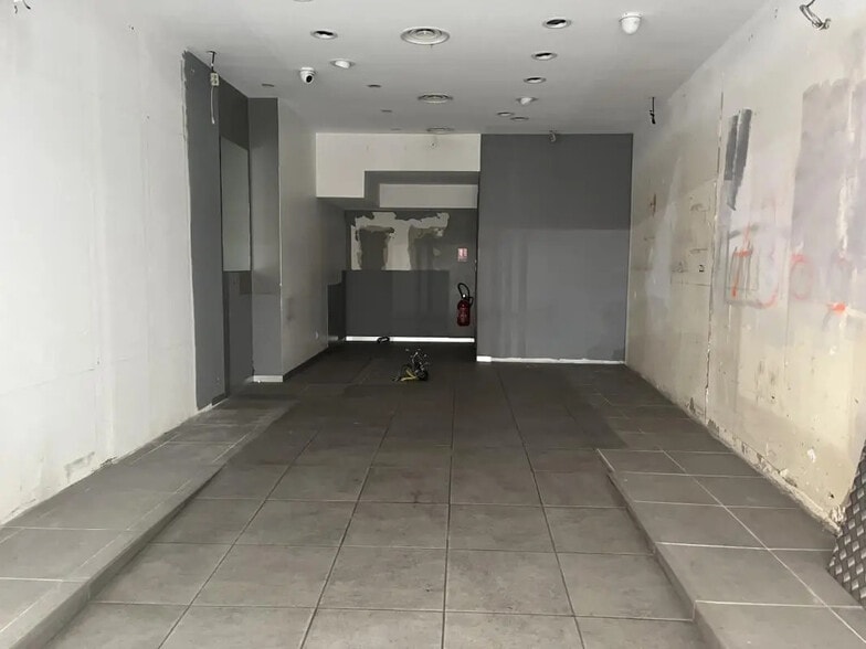 Local commercial dans Marseille à louer - Photo de l’immeuble – Image 3 sur 3