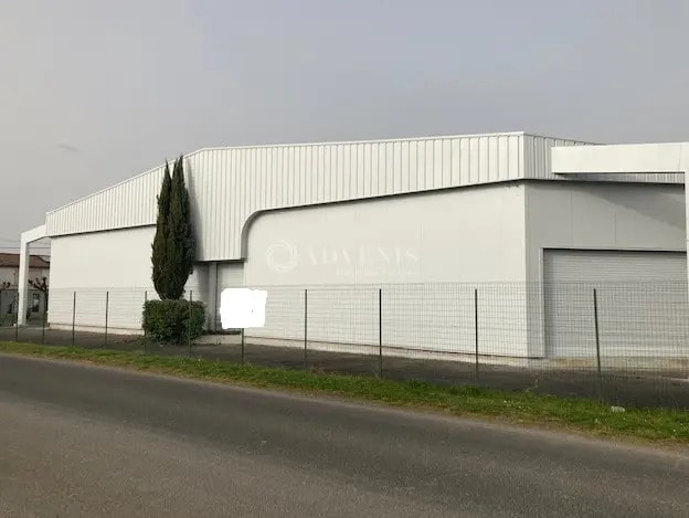 Industriel/Logistique dans Saint-Pantaléon-de-Larche à louer - Photo de l’immeuble – Image 2 sur 8