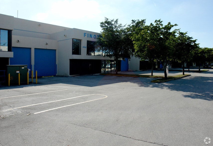 6940-6948 NW 50th St, Miami, FL à louer - Photo principale – Image 1 sur 12