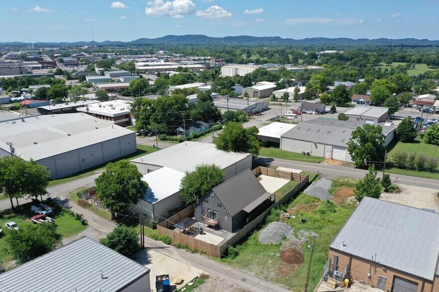 2420 Cruzen St, Nashville, TN à vendre - Photo de l’immeuble – Image 2 sur 16