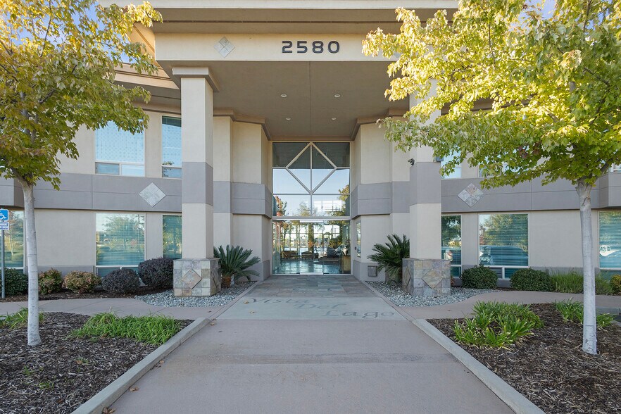 2580 Sierra Sunrise Ter, Chico, CA à louer - Photo de l’immeuble – Image 1 sur 1