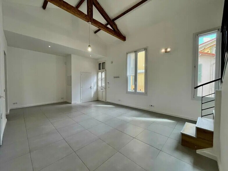 Bureau dans Cannes à louer - Photo de l’immeuble – Image 2 sur 9